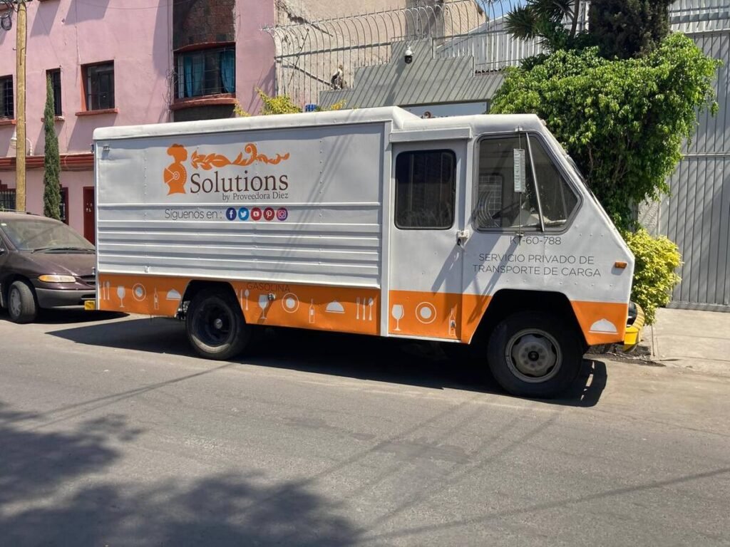 Rotulación de camión comercial con vinil de corte para flotillas